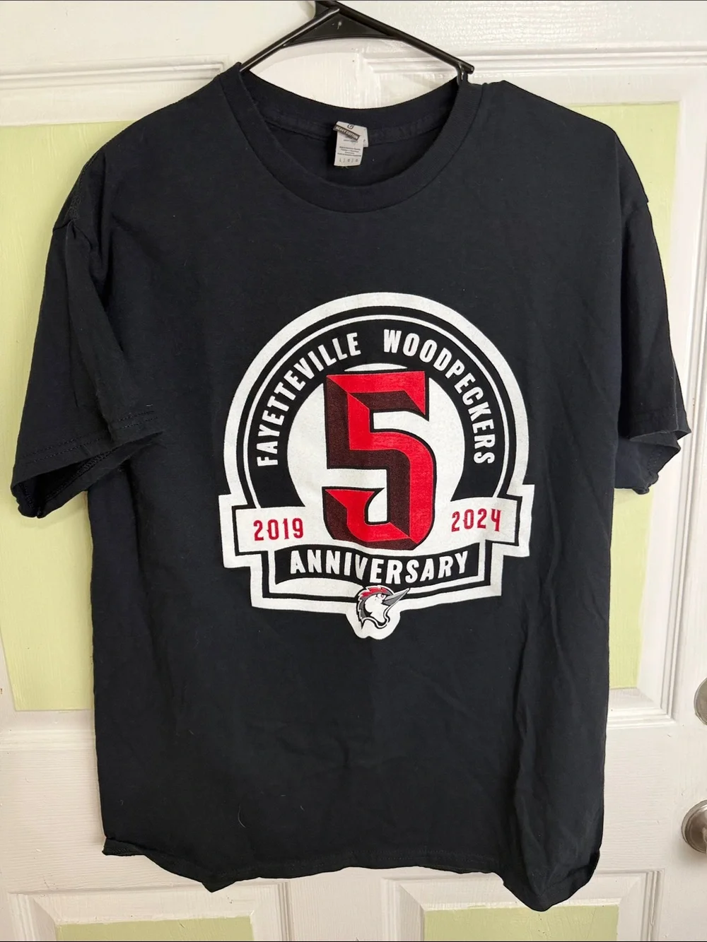 (2355) Gildan Black Tee with Red and White 5th Anniversary Graphic, Size: Large